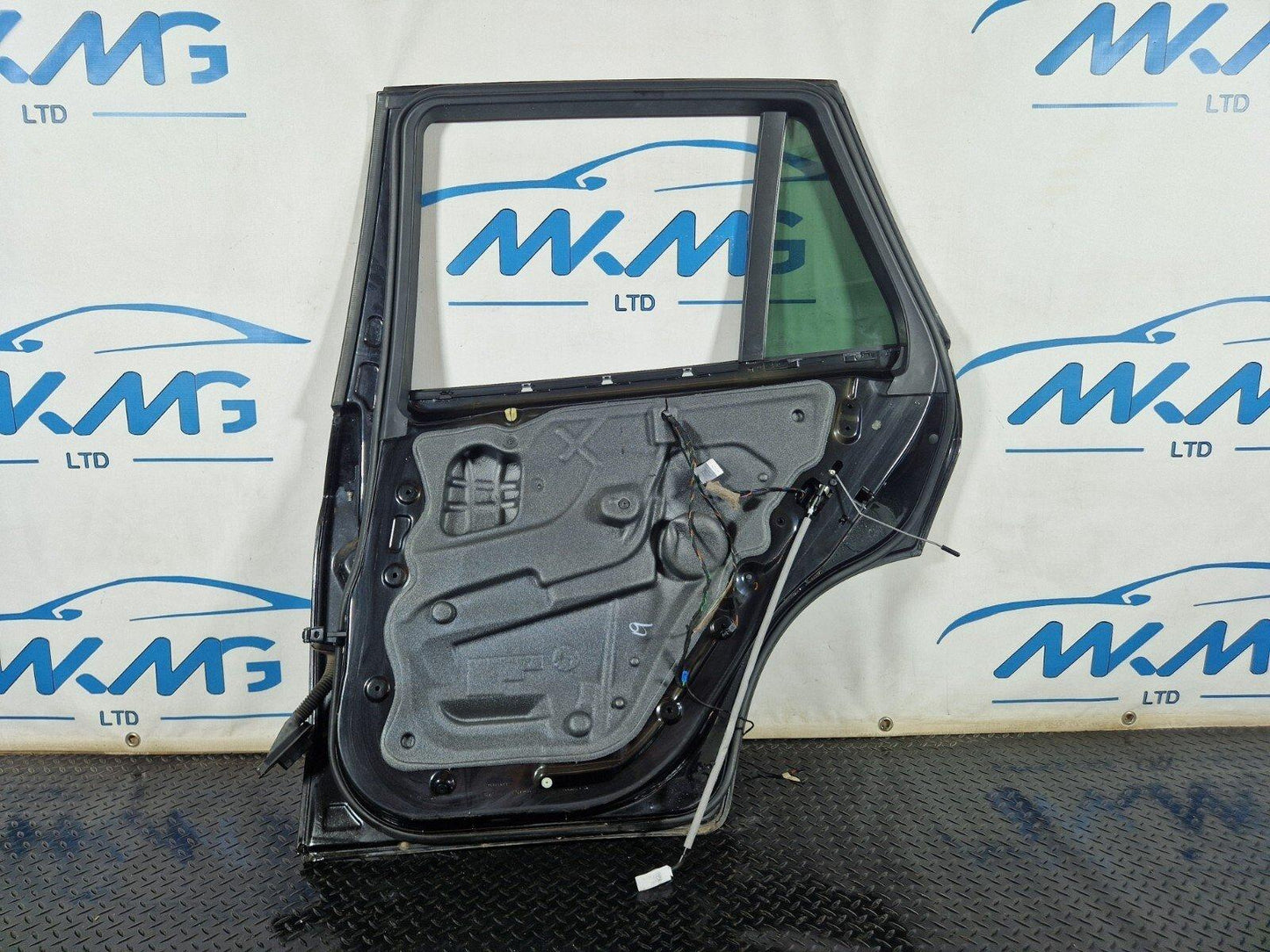 10-13 BMW X5 E70 GENUINE LCI REAR RIGHT DRIVER O/S COMPLETE DOOR IN BLACK 475
