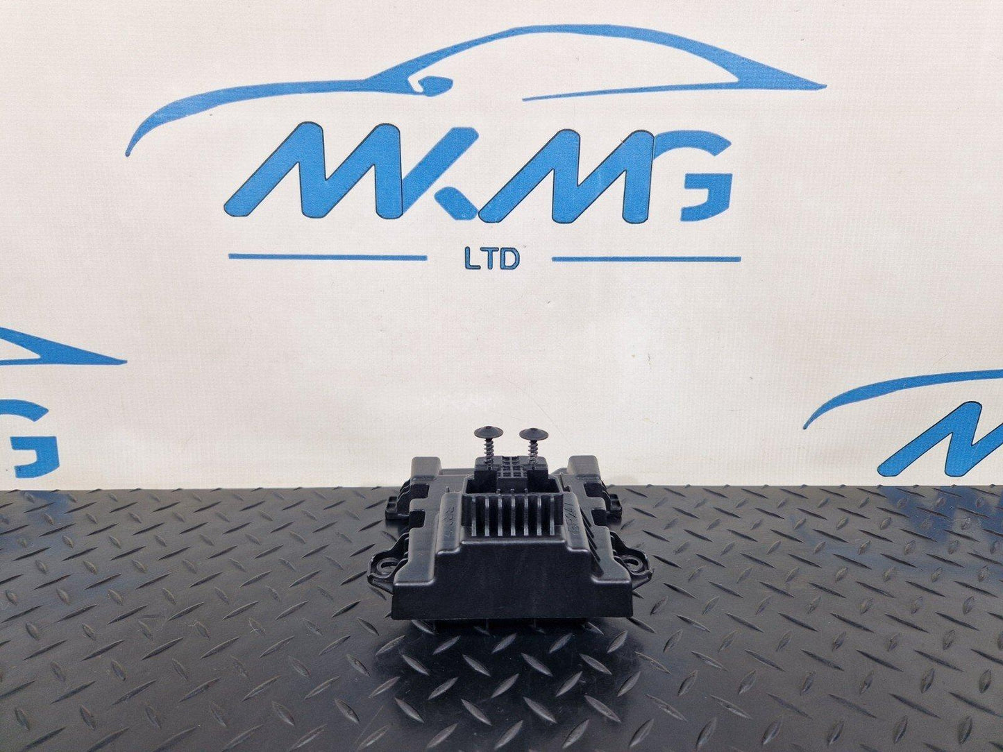 19-ON MERCEDES BENZ B CLASS W247 CENTRE CONSOLE BRACKET MOUNT A2476830400