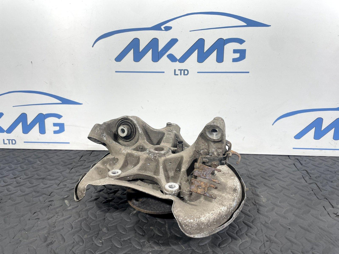 16-19 AUDI A4 B9 S-LINE GENUINE REAR LEFT N/S WHEEL HUB & BEARING 8W0505459 E