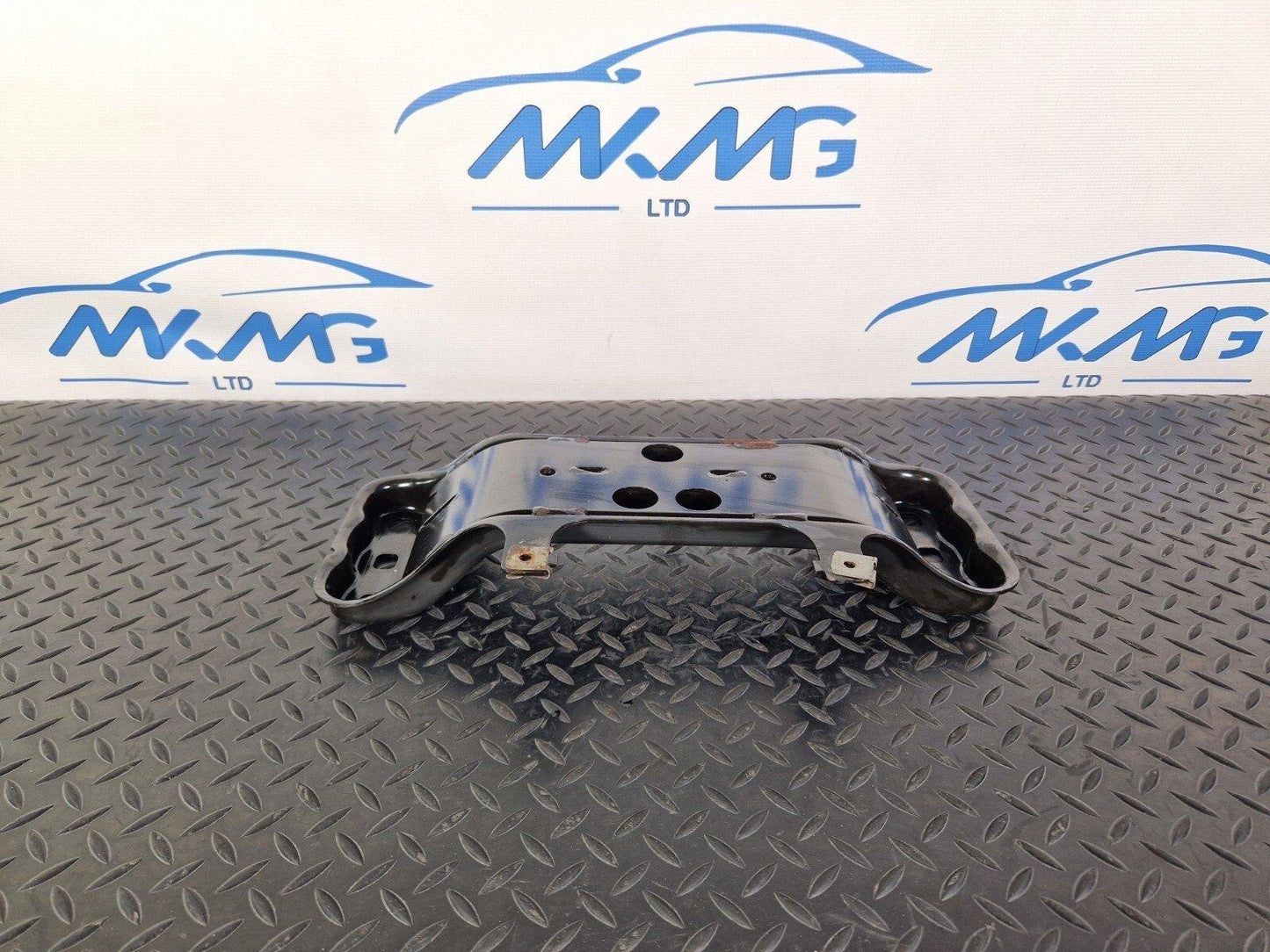 14-21 MERCEDES BENZ C300h W205 OEM GEARBOX MOUNT BRACKET A2052400802