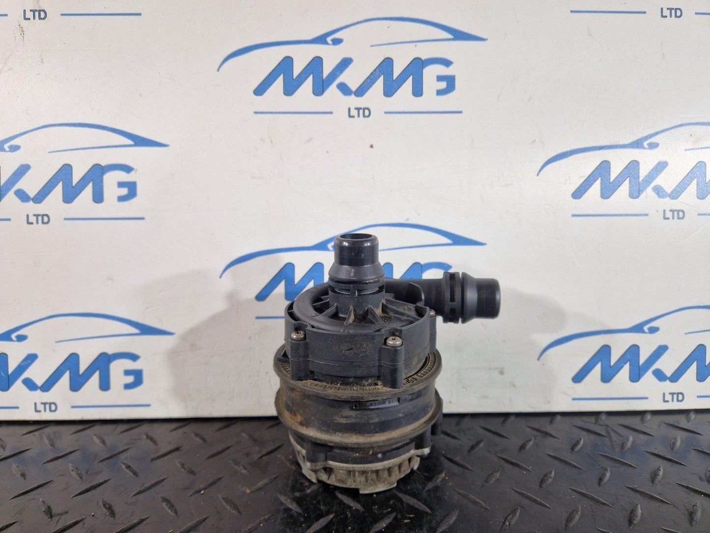 16-19 MERCEDES BENZ GLE W166 GENUINE AUXILIARY WATER PUMP A0005002886