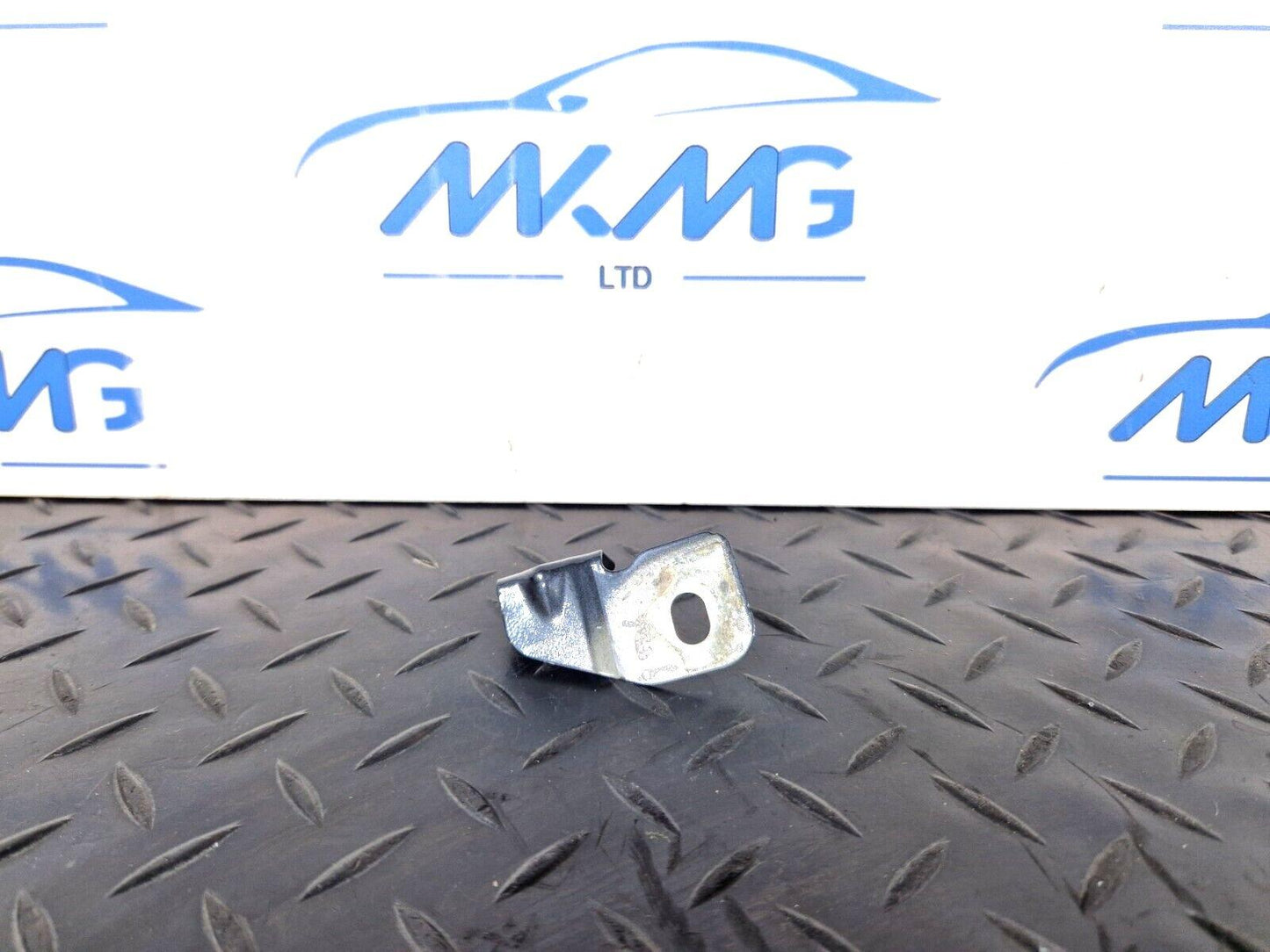 16-19 AUDI A4 AVANT B9 S-LINE GENUINE WING MOUNT BRACKET LEFT SIDE 8W0821469