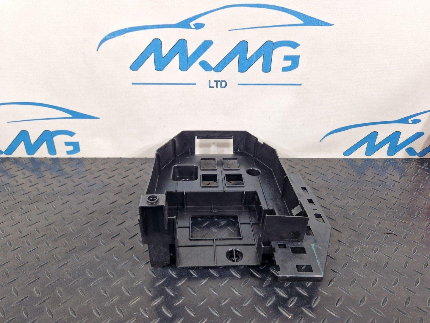 18-ON MERCEDES SPRINTER W907 W910 FOOTWELL FIREWALL CENTER BRACKET A9075451500