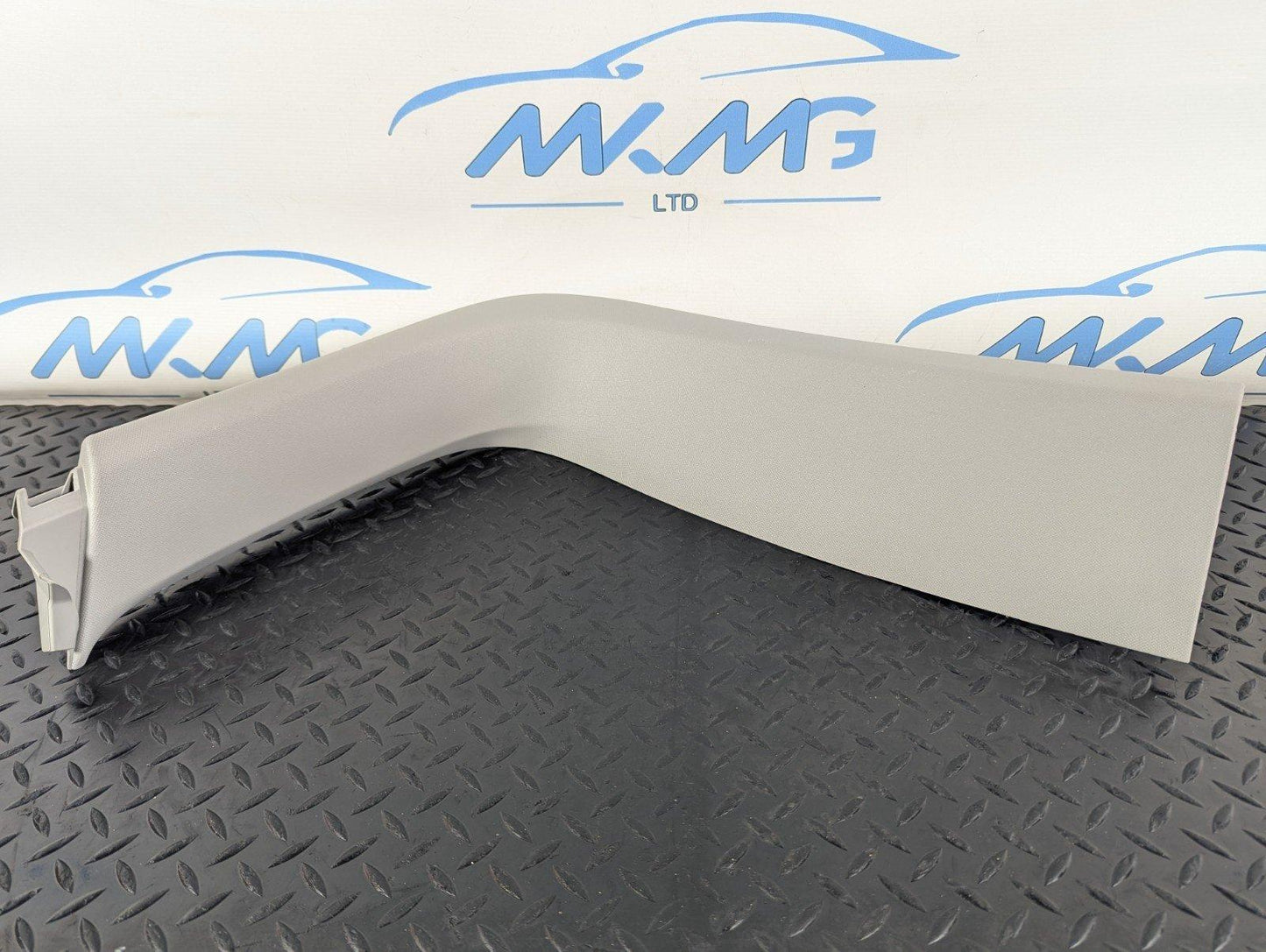 11-19 MERCEDES BENZ ML W166 GENUINE RHD TAILGATE TRIM A1667400271