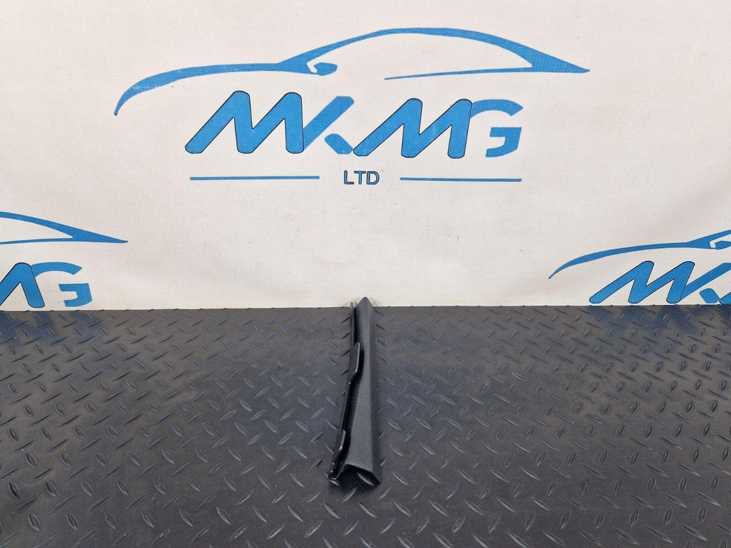 16-19 AUDI A4 B9 GENUINE RIGHT DRIVER SIDE A PILLAR BRACKET 8W0868204