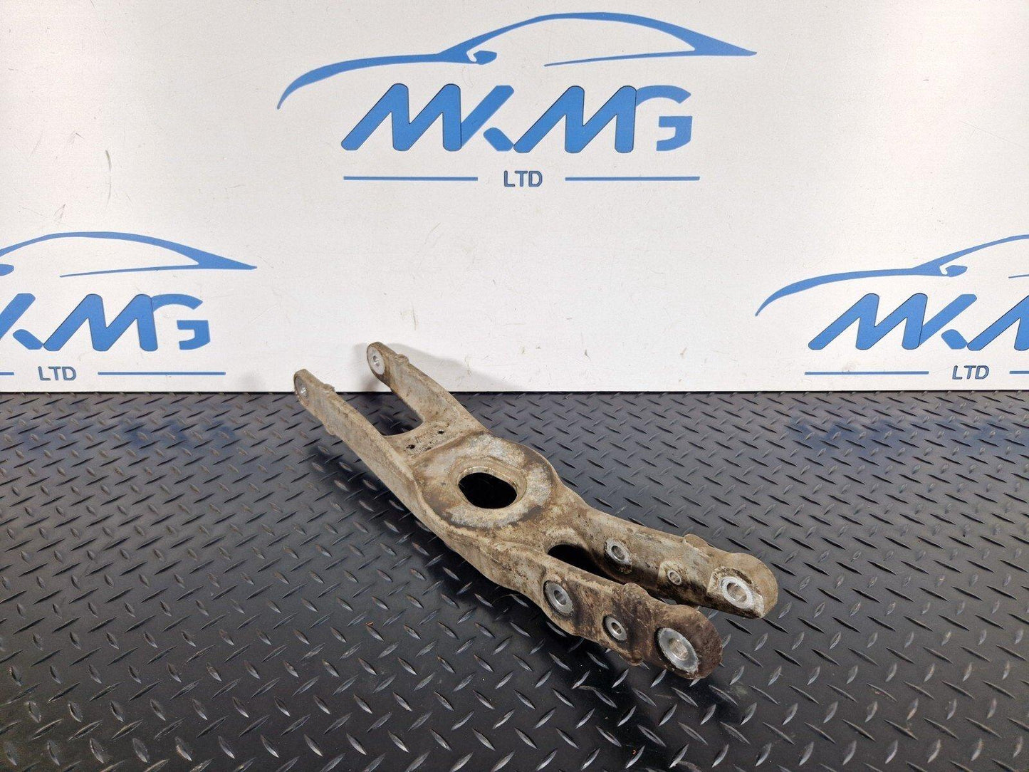 14-21 MERCEDES BENZ C300h W205 GENUINE REAR RIGHT LOWER WISHBONE A2053504000
