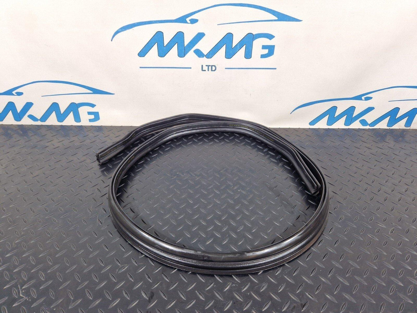 18-ON MERCEDES-BENZ SPRINTER W907 W910 RUBBER BONNET GASKET A9108871100