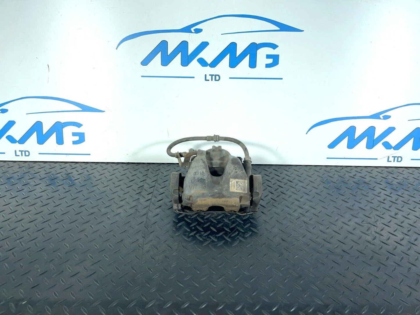 16-19 AUDI A4 B9 GENUINE FRONT LEFT PASSENGER SIDE BRAKE CALIPER 8W05BQ