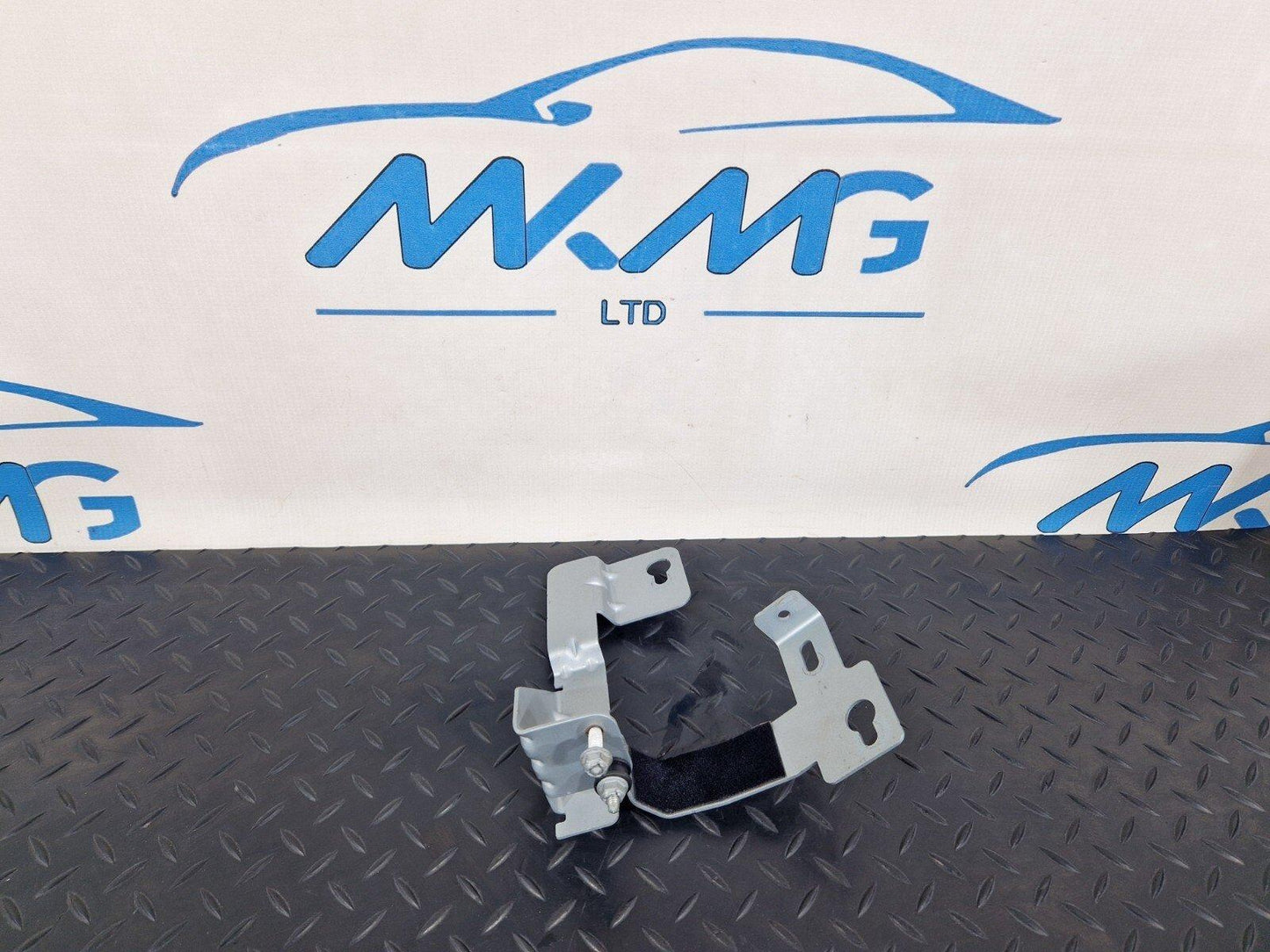 19-ON MERCEDES BENZ CLA C118 WATER COOLER VALVE BRACKET A1775043700