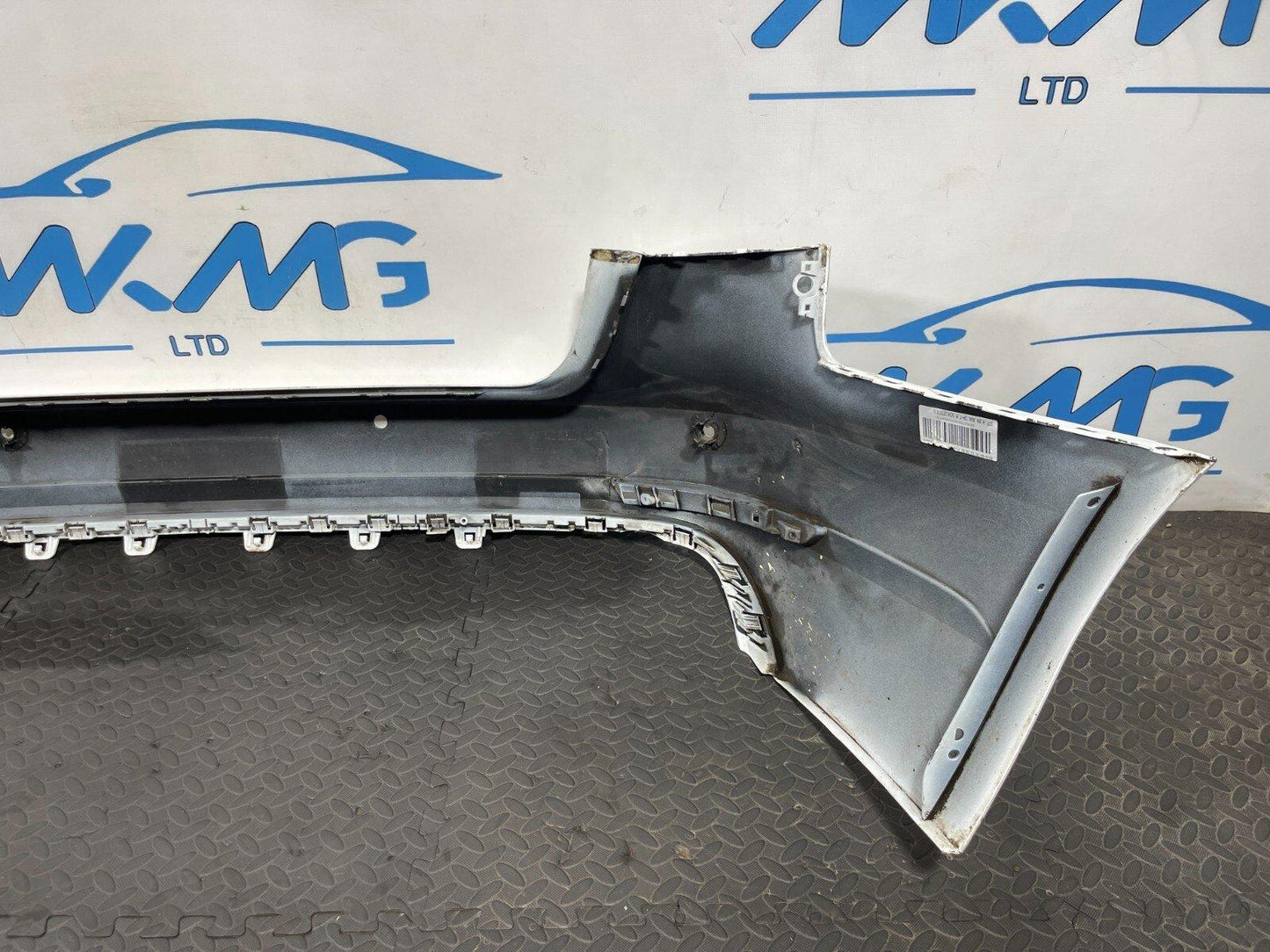 16-19 AUDI A4 B9 ULTRA SE GENUINE REAR BUMPER IN WHITE (DAMAGED)