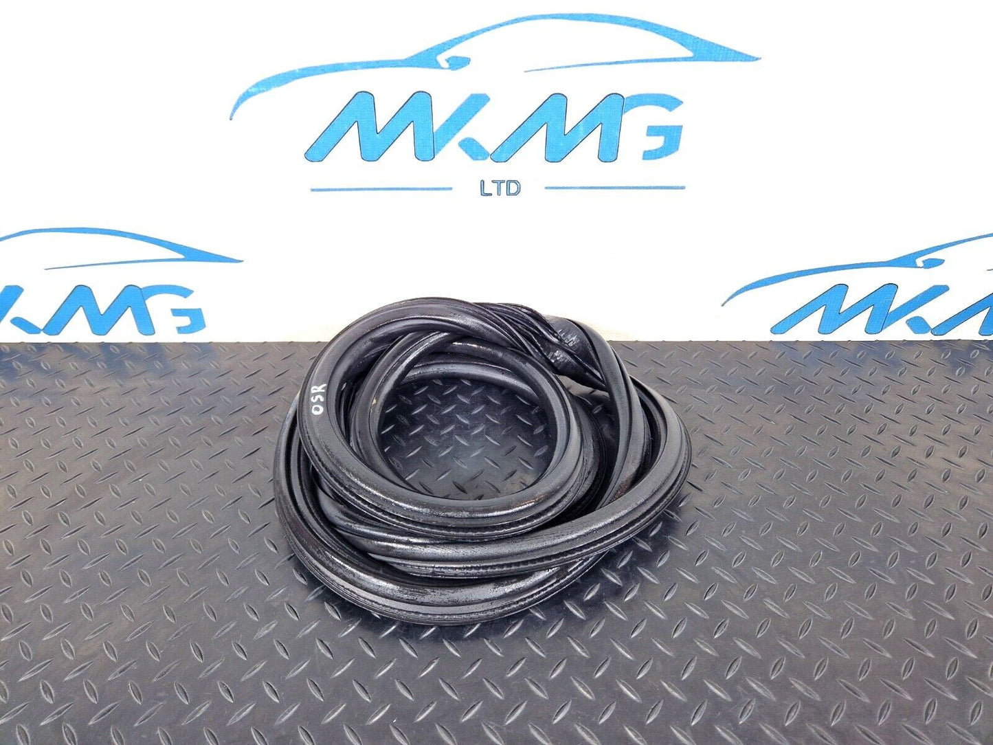 16-19 AUDI A4 AVANT B9 3.0 S-LINE GENUINE REAR RIGHT SIDE DOOR SEAL 8W9833721