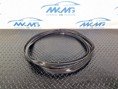 12-18 MERCEDES BENZ W176 TAILGATE BOOT TRUNK LID SEAL GASKET RUBBER A1767400078