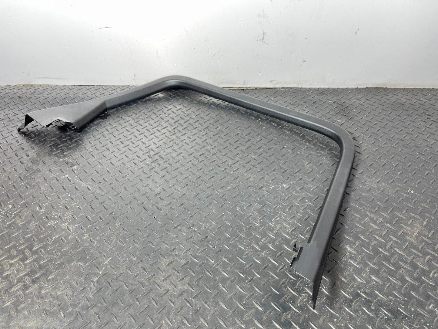 16-19 AUDI A4 B9 ESTATE GENUINE REAR LEFT NSR DOOR WINDOW FRAME TRIM 8W9867671