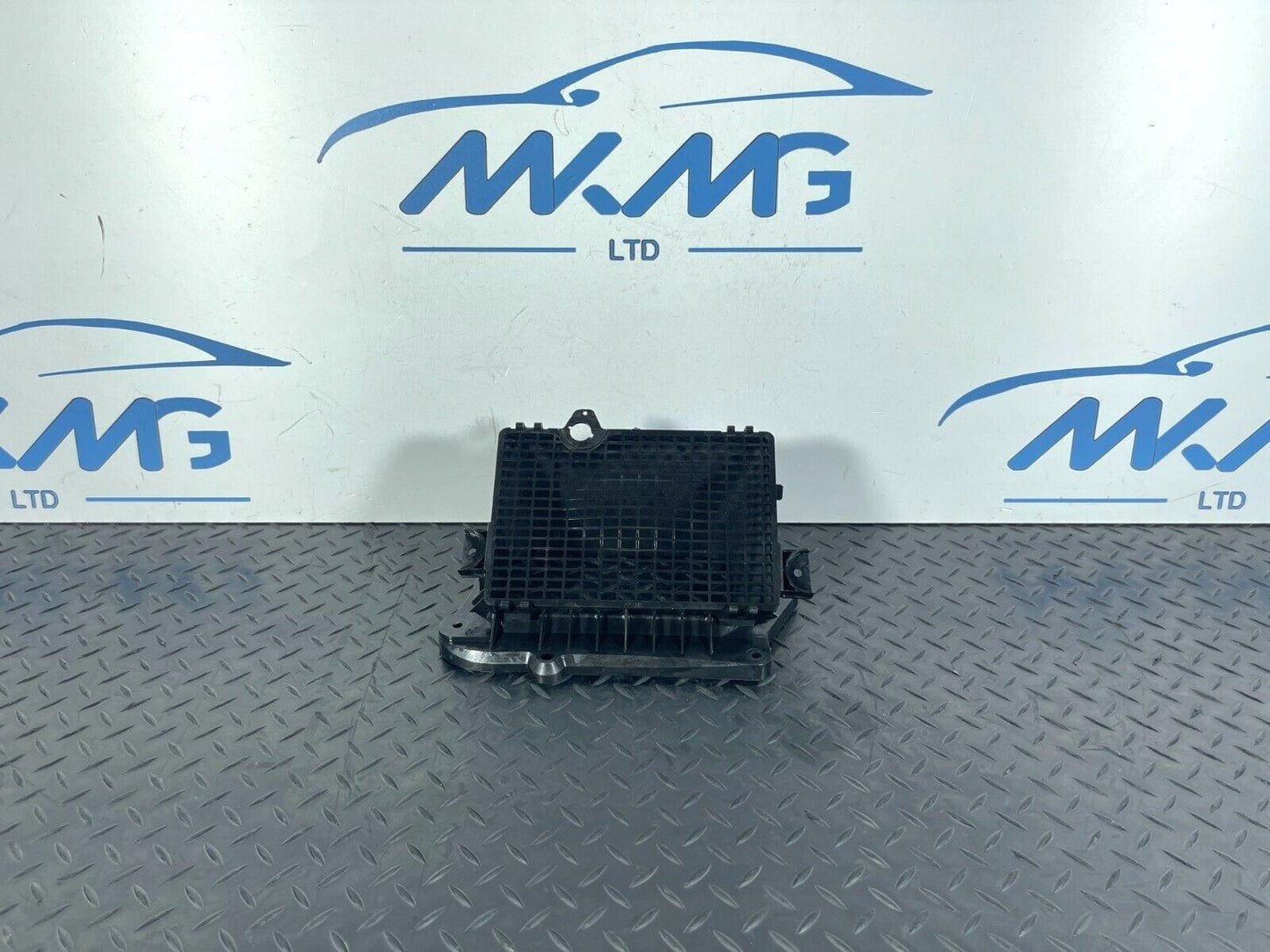 16-19 AUDI A4 B9 GENUINE FRONT AIR INTAKE DUCT VENT 8W2819904A