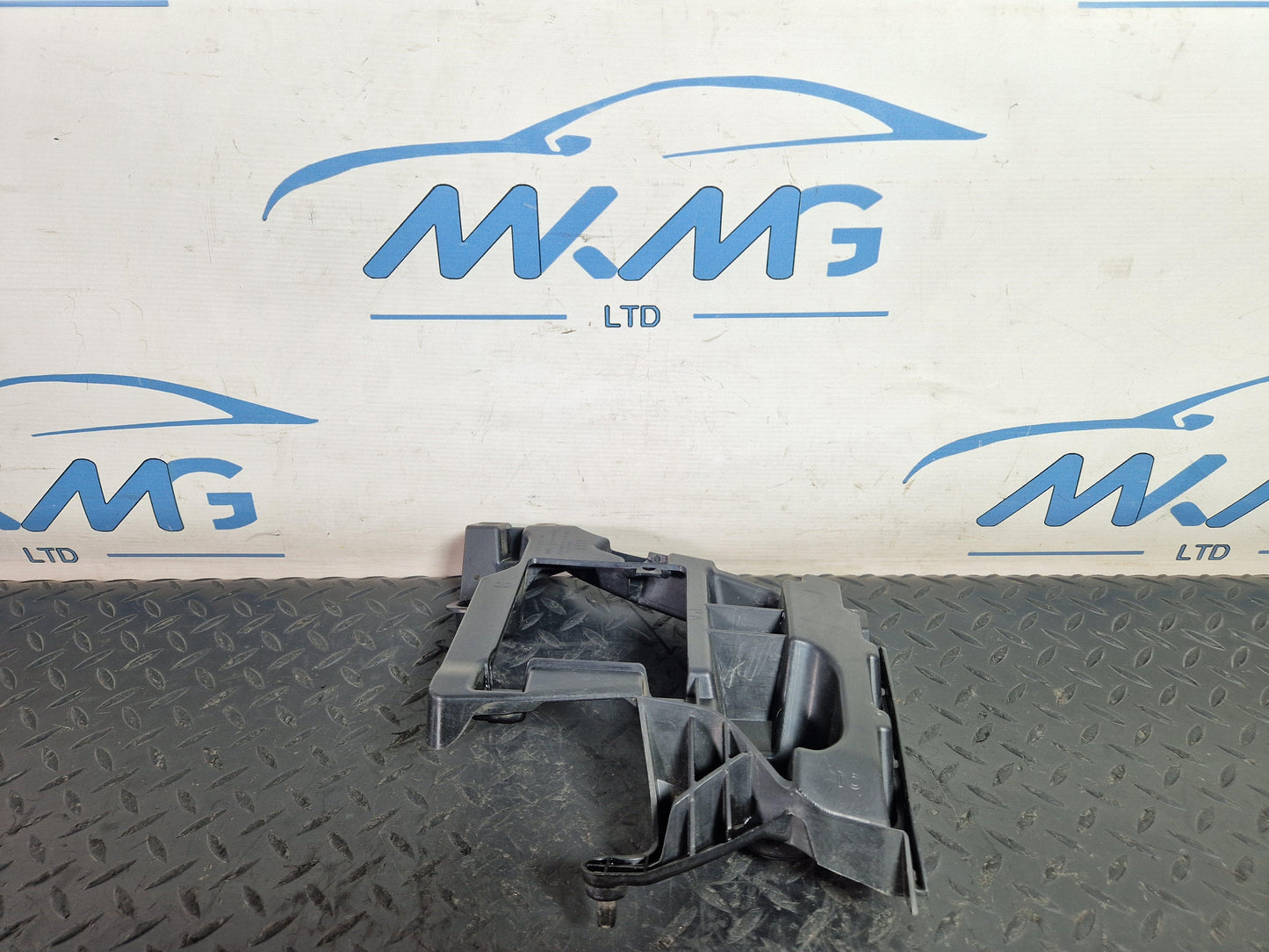 Audi A6 Allroad C7 Key Genuine Rear Right O/S Bumper Bracket Mount 4G9807394D
