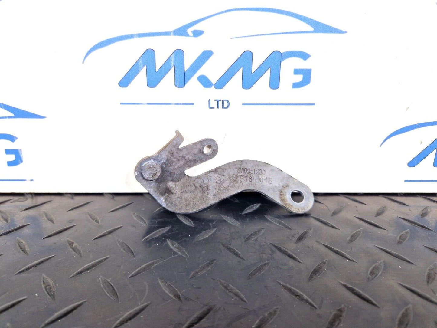 16-19 AUDI A4 AVANT B9 S-LINE OEM RIGHT HORN BRACKET OEM 8W0951230