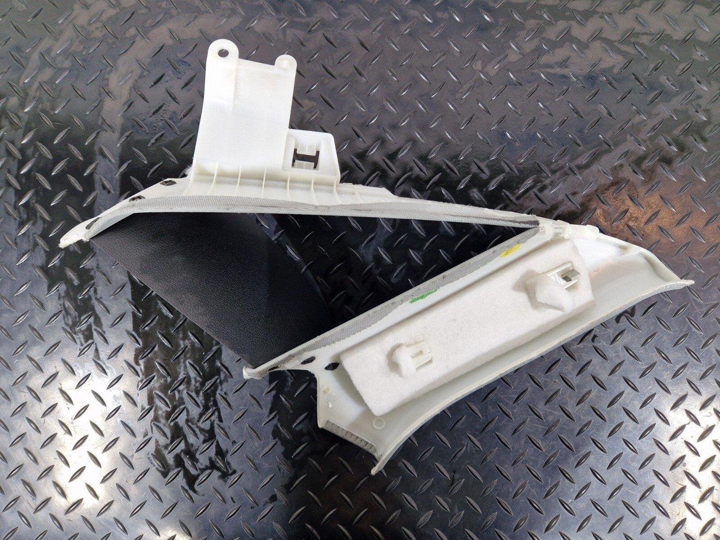 16-19 AUDI A4 B9 SALOON GENUINE REAR RIGHT C-PILLAR TRIM 8W5867288