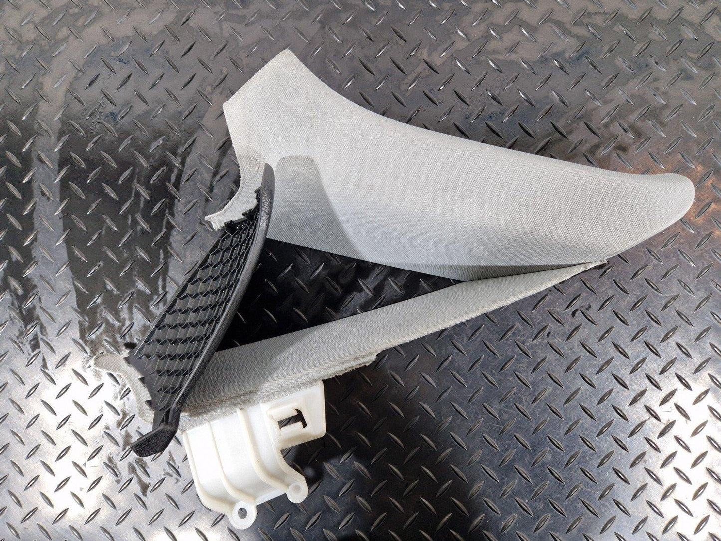 16-19 AUDI A4 B9 SALOON GENUINE REAR RIGHT C-PILLAR TRIM 8W5867288