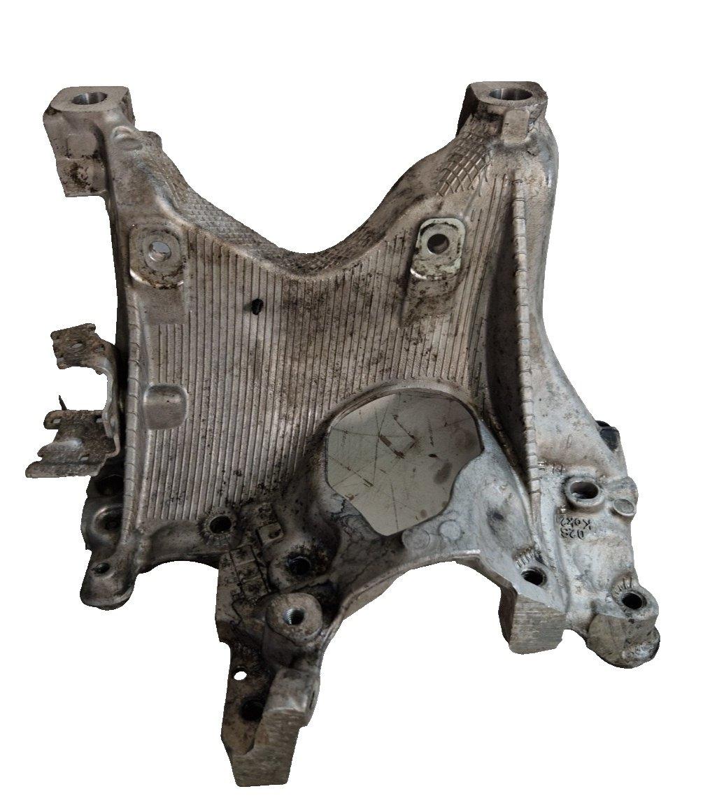 16-19 AUDI A4 B9 GENUINE RIGHT O/S DRIVER SIDE SUBFRAME MOUNT BRACKET 8W0399296E