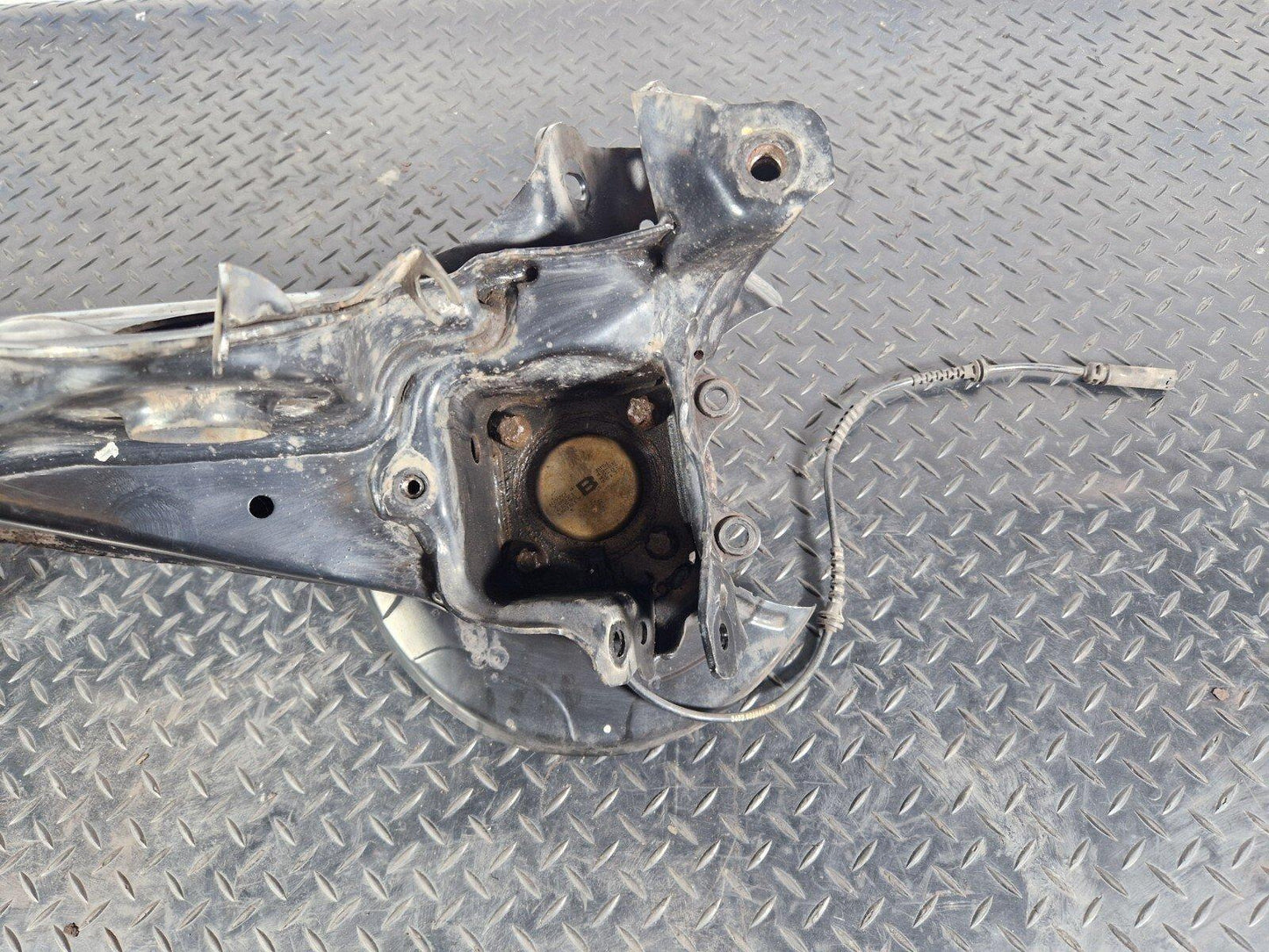 16-22 BMW X1 F48 REAR LEFT PASSENGER SIDE HUB WITH BEARING 6851579