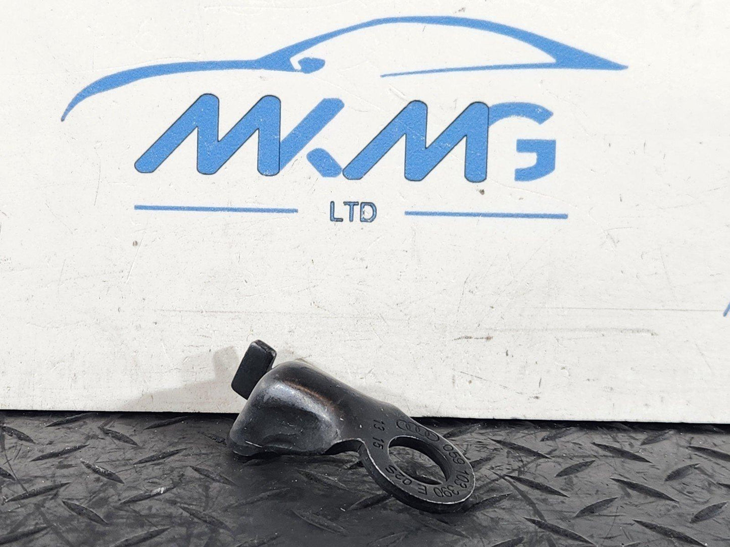 16-20 AUDI Q7 4M GENUINE REAR RIGHT ENGINE TRANSPORTATION SHACKLE LUG 059103390E