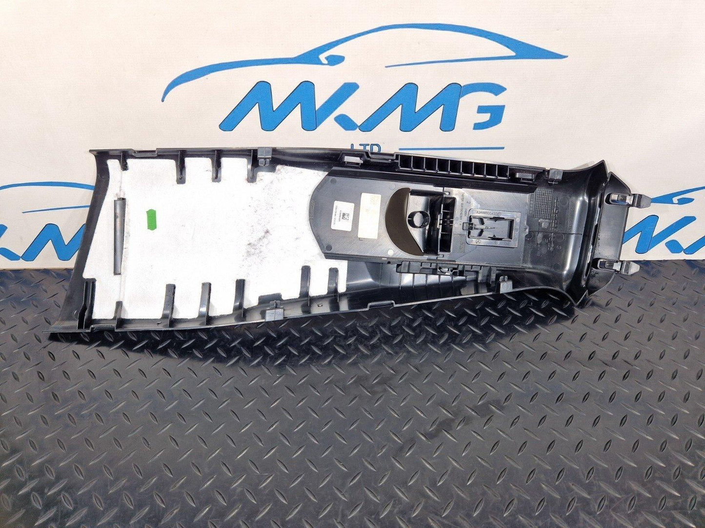 14-20 MERCEDES BENZ GLA X156 FRONT RIGHT DRIVER SIDE B-PILLAR TRIM A1566904200