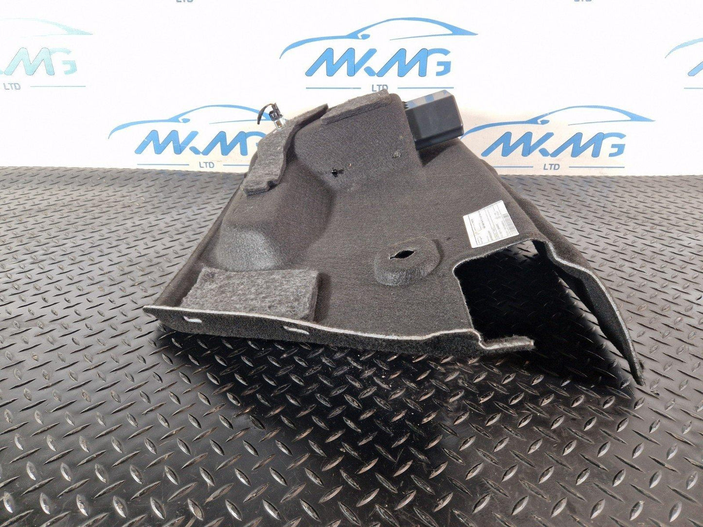 19-ON MERCEDES BENZ B CLASS W247 GENUINE LEFT SIDE TRUNK TRIM A2476905303