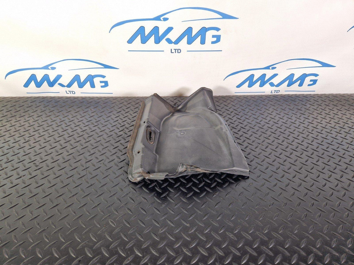 10-13 BMW X5 E70 LCI GENUINE FRONT RIGHT O/S WHEELHOUSE COVER TRIM 7161746