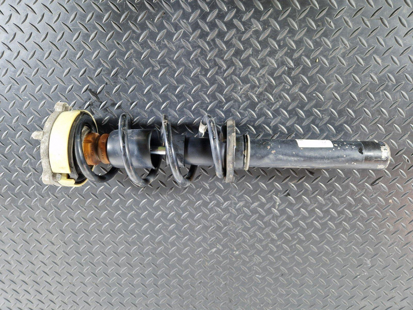 16-19 AUDI A4 B9 FRONT STRUT SHOCK ABSORBER FITS BOTH SIDES 8W0413031BB