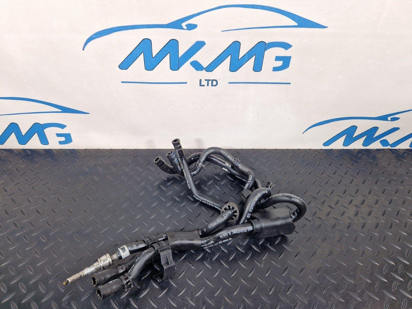 16-19 AUDI A4 B9 GENUINE FUEL PIPES LINES TUBES 8W0201729 04L201056