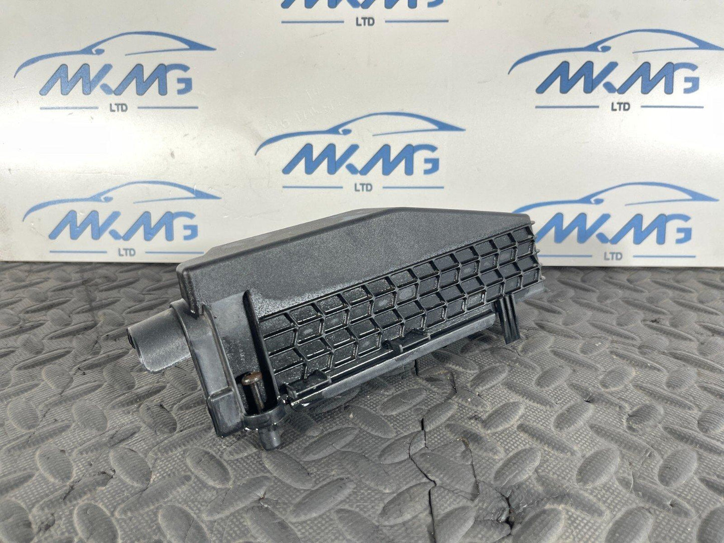 12-18 MERCEDES A B W176 W246 OM607 AIR FILTER BOX MUFFLER SILENCER A6071530275