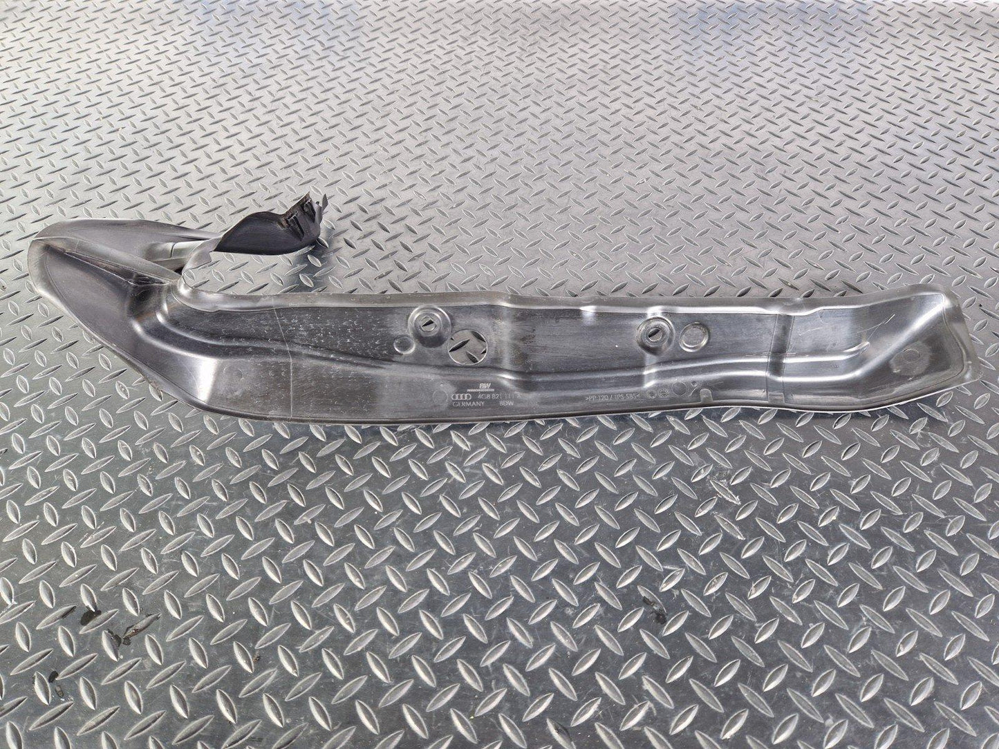 15-18 AUDI A7 4G GENUINE FRONT LEFT WING INNER LINER 4G8821111A