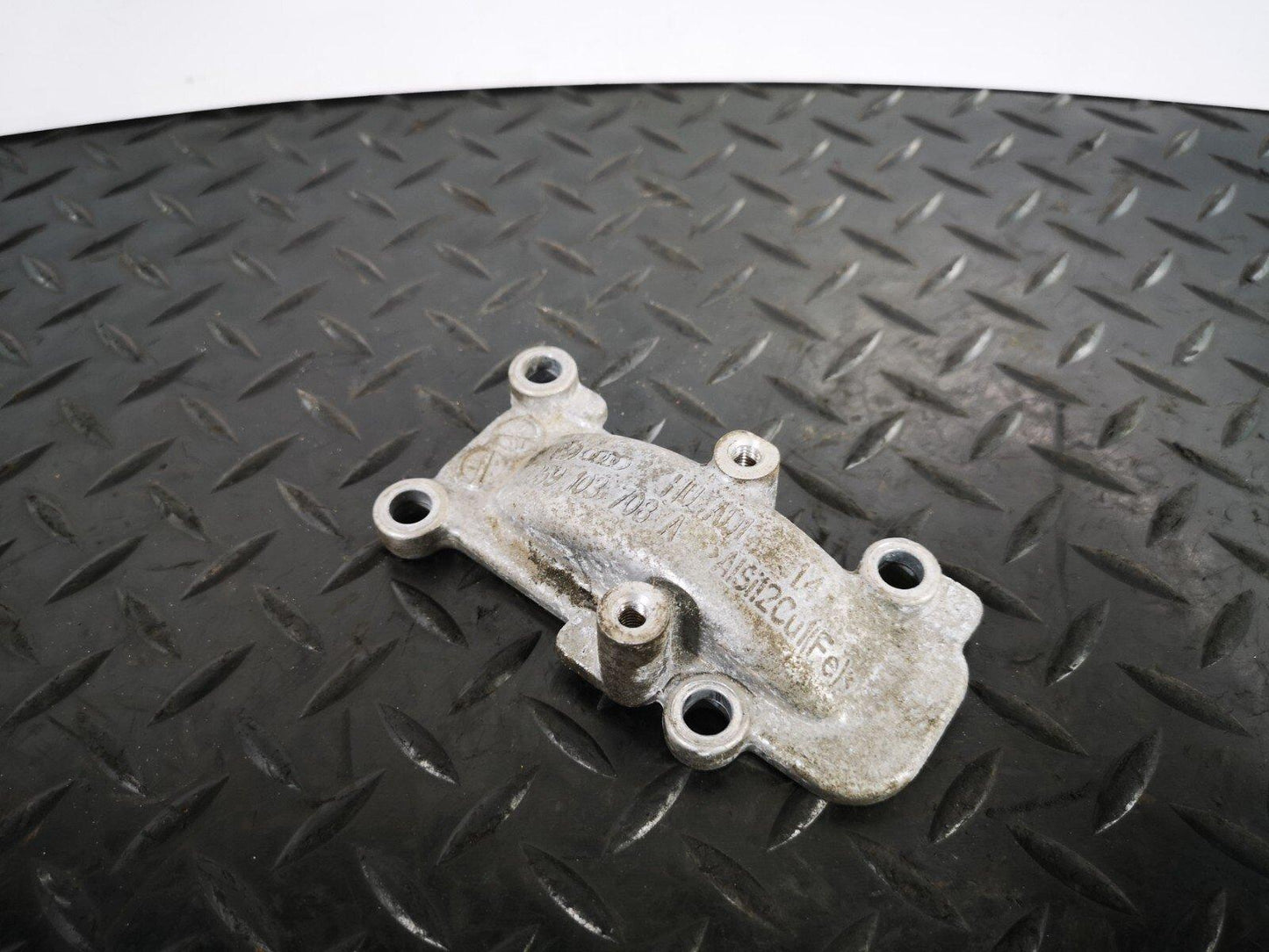 16-19 AUDI A4 B9 S-LINE GENUINE V6 3.0TDI CSW CYLINDER HEAD END PLATE 059103708A