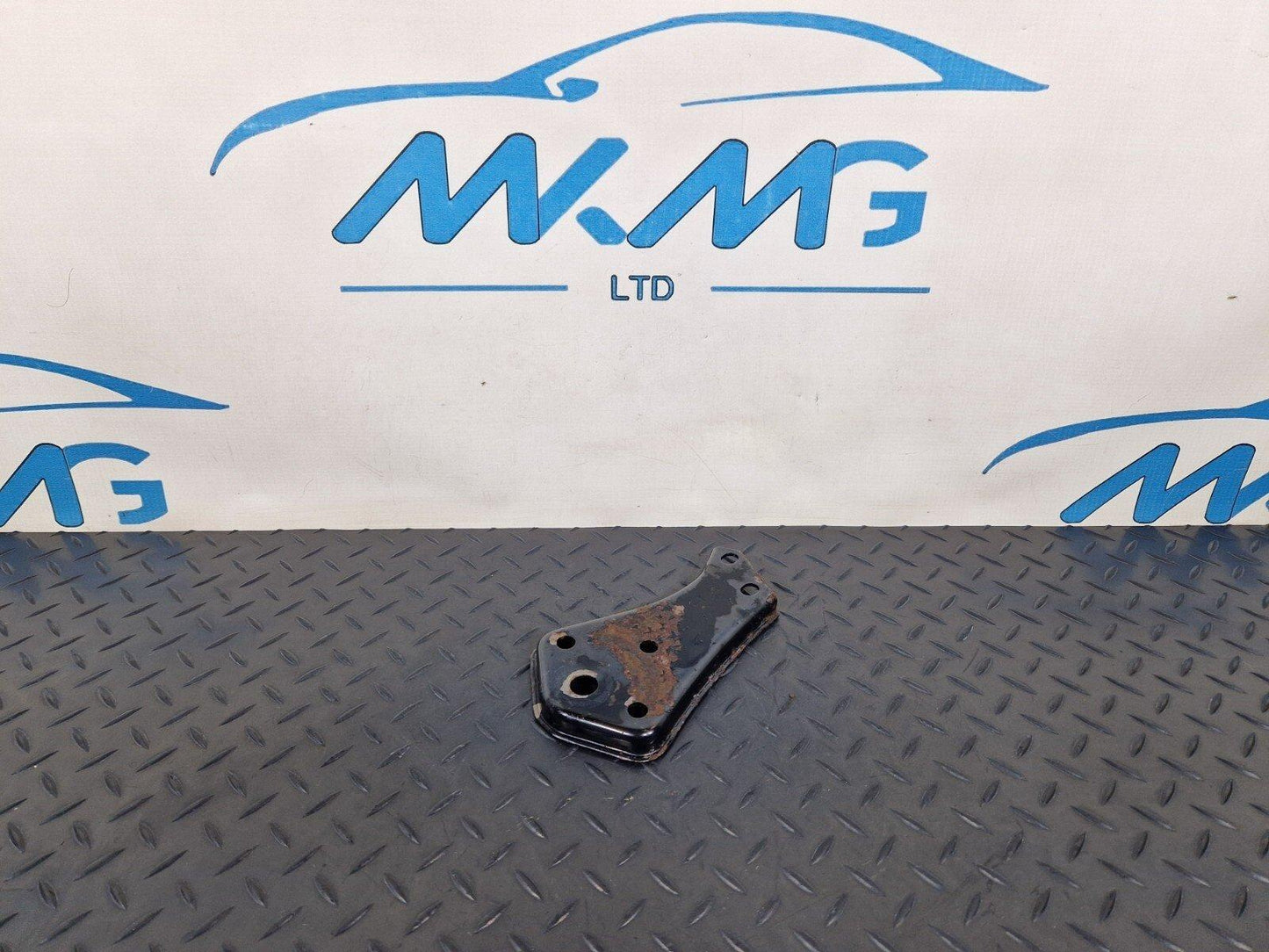 14-21 MERCEDES-BENZ C250D W205 REAR AXLE SUBFRAME LEFT STOP PLATE A2053520700