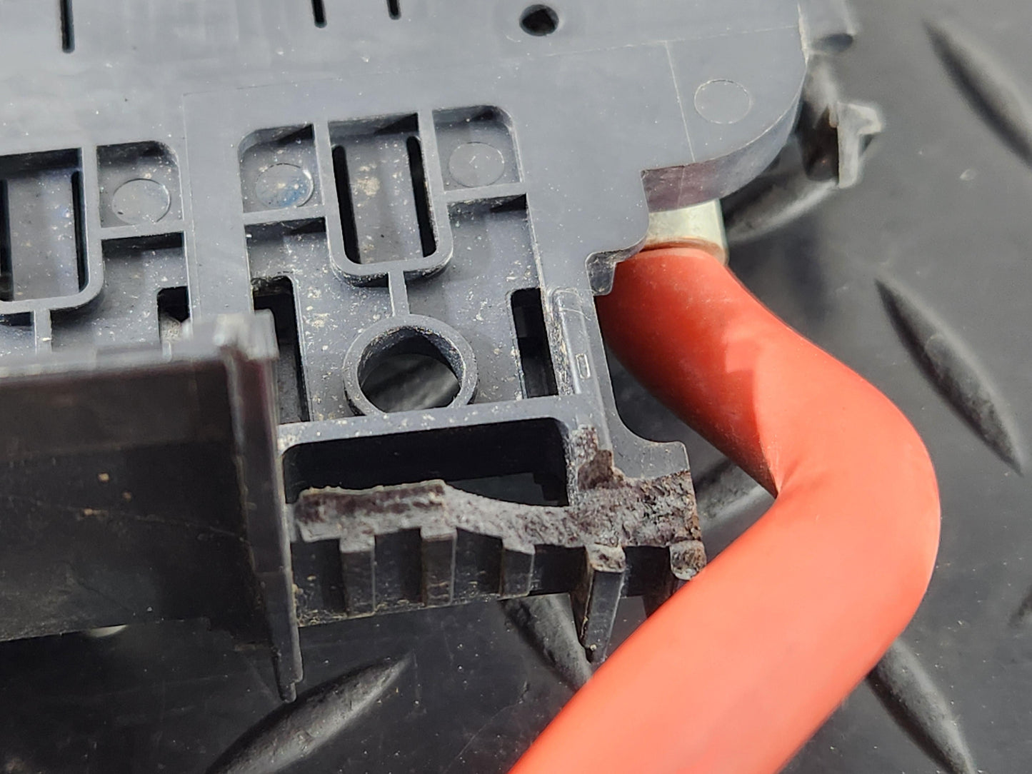 Land Rover Range Rover Evoque L551 SUV Fuse Box Bracket Damaged K8D2-14N073-AB