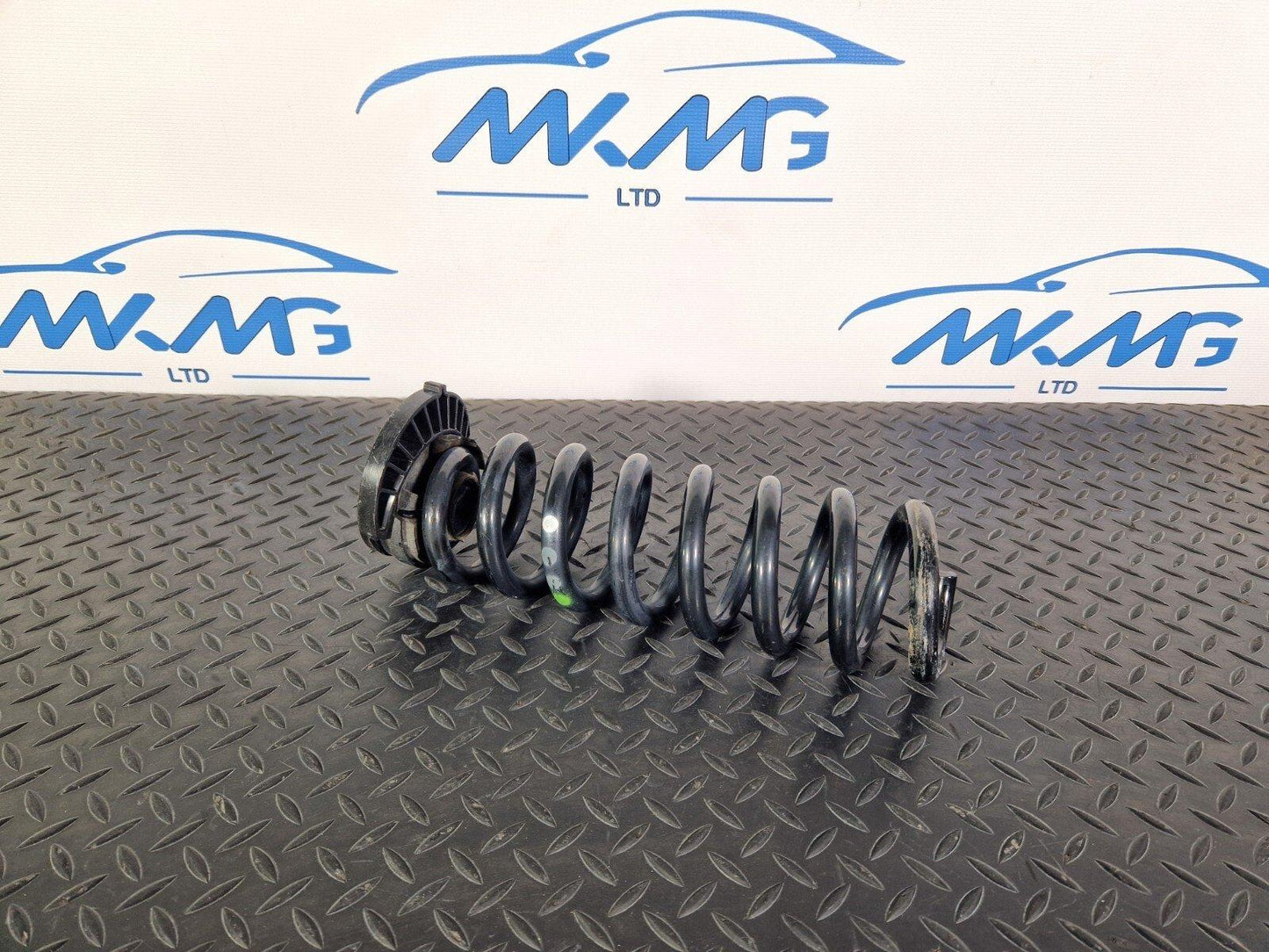 14-21 MERCEDES BENZ C200d W205 REAR COIL SPRING FITS LEFT & RIGHT A2053240204