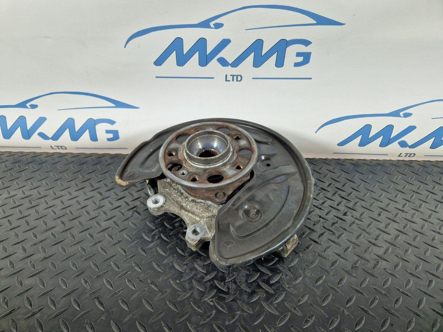 14-21 MERCEDES BENZ C220d W205 REAR LEFT PASSENGER SIDE WHEEL HUB A2055467380