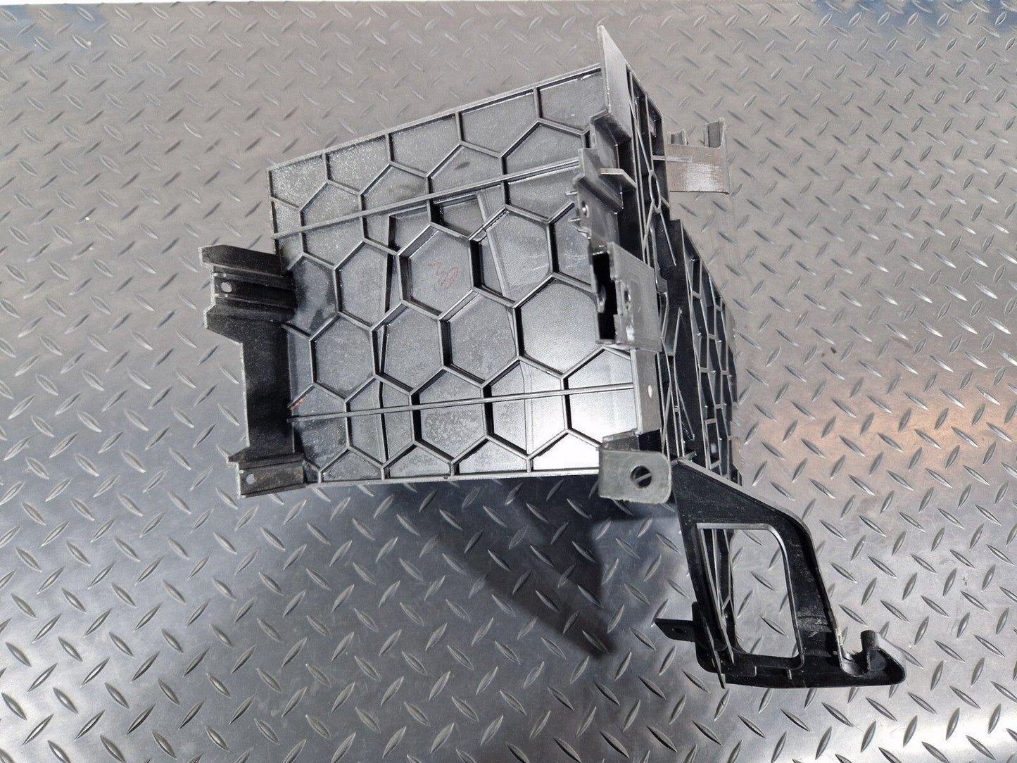 12-17 AUDI S5 CONVERTIBLE MULTIMEDIA UNIT BRACKET MOUNT HOLDER 8F0035313A