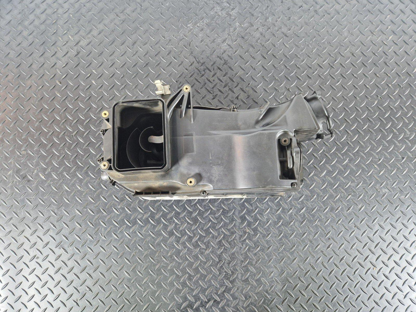14-21 MERCEDES C CLASS W205 OM651.921 2.1CDI GENUINE AIR FILTER BOX A6510902501