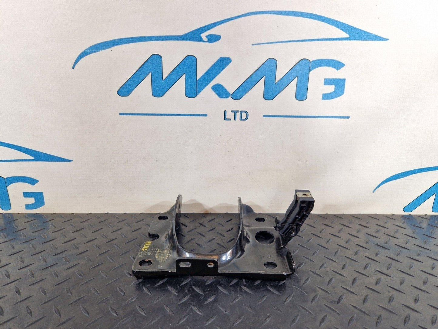 18-ON MERCEDES BENZ A CLASS W177 MAIN FLOOR LEFT SIDE N/S HOLDER BRACKET MOUNT