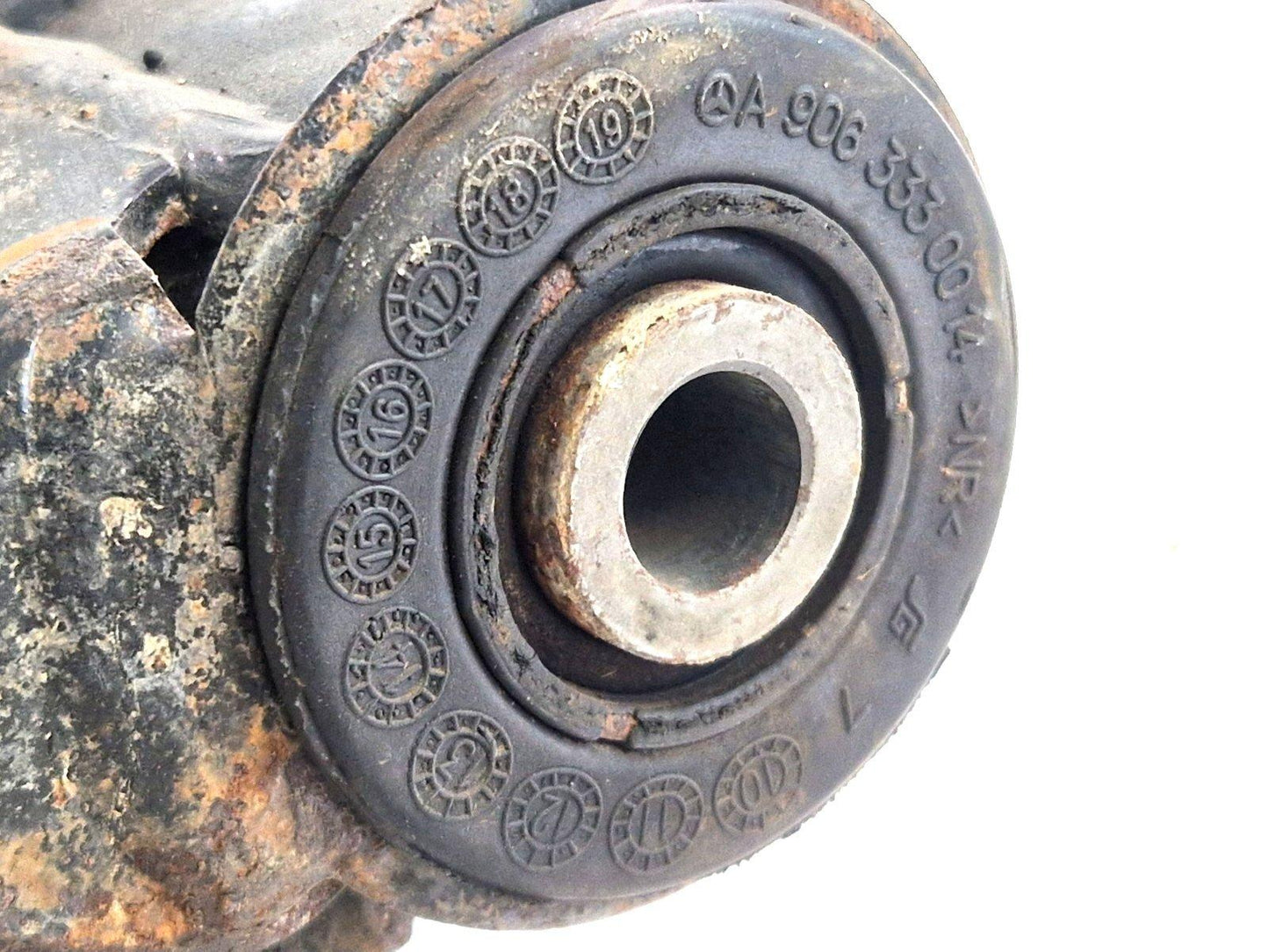 2013 MERCEDES W906 SPRINTER CONTROL ARM FRONT RIGHT 2.1L DIESEL A9063221109