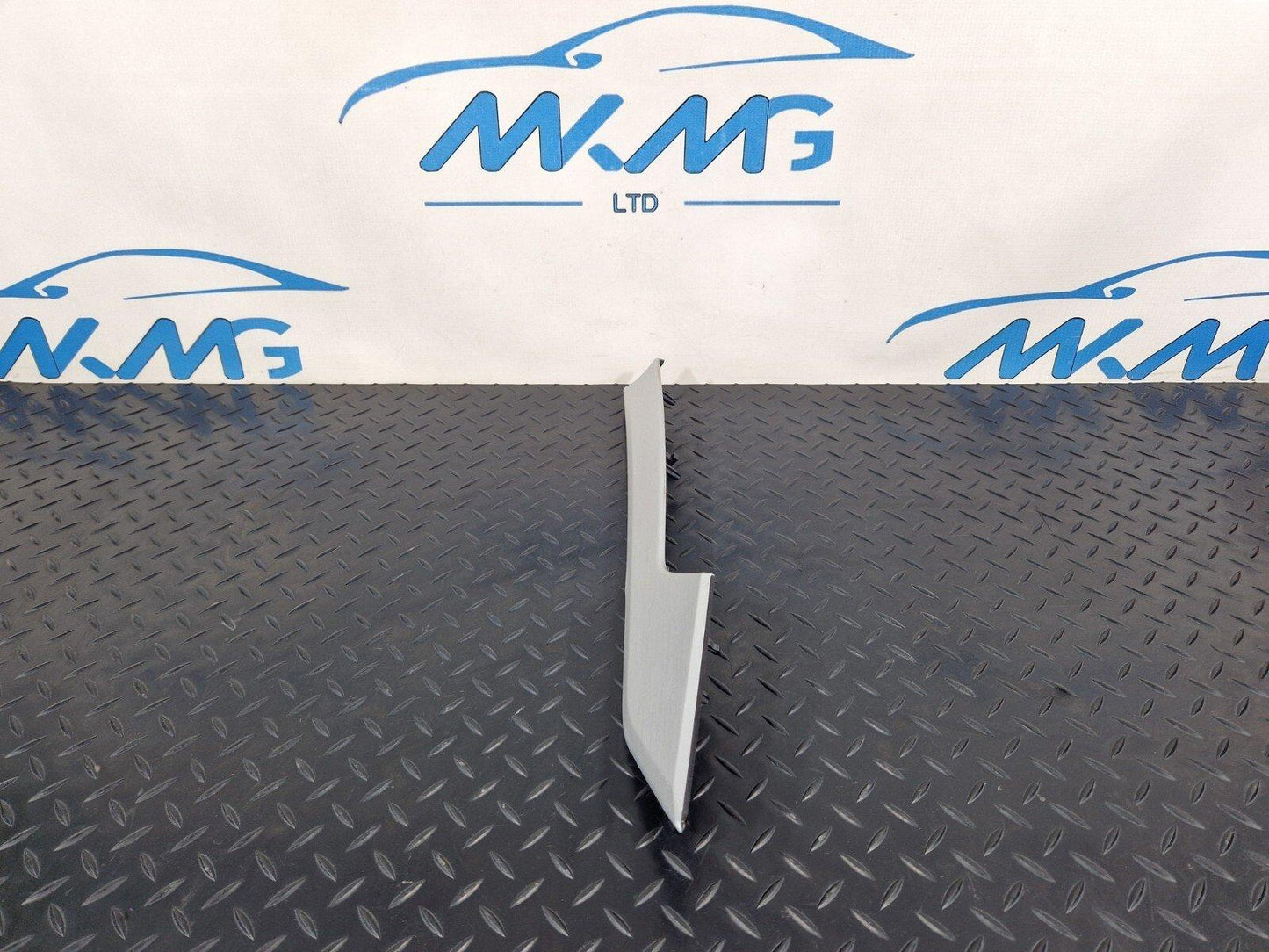 16-24 AUDI A5 F5 GENUINE FRONT RIGHT O/S DOOR PANEL TRIM 8W6867410