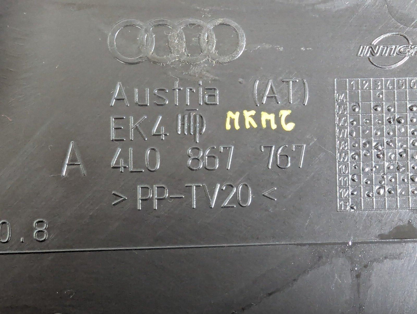 10-15 AUDI Q7 4L OEM NSR PASSENGER SIDE REAR LOWER C PILLAR TRIM 4L0867767