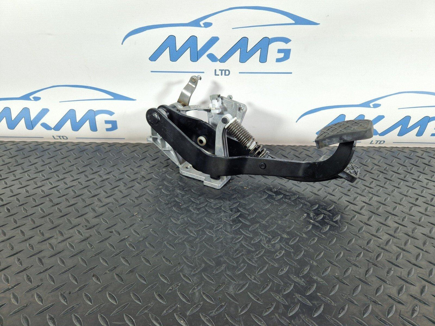 14-21 MERCEDES BENZ C200 W205 OEM MANUAL CLUTCH BRAKE PEDAL A2052910101