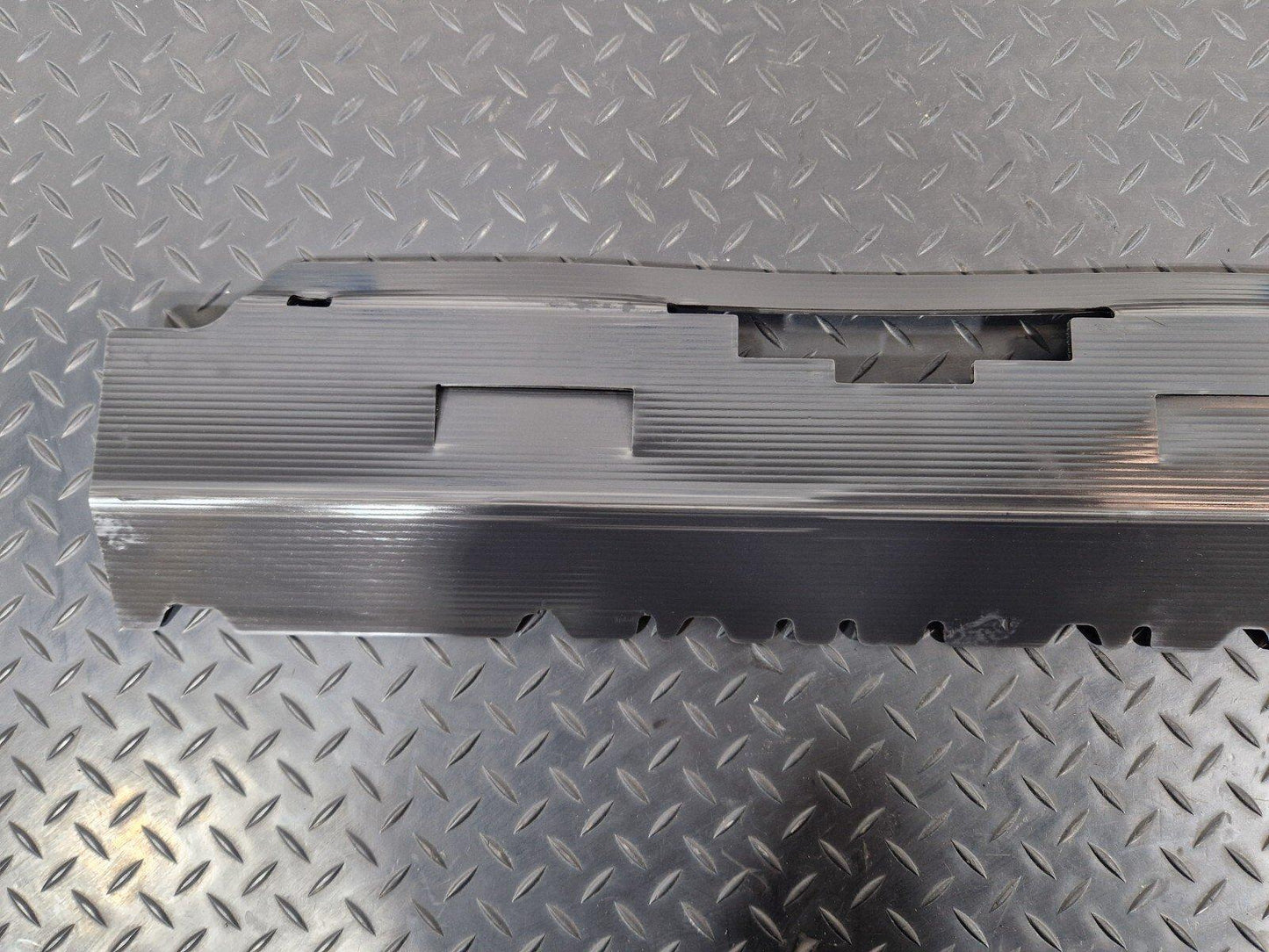 18-ON MERCEDES SPRINTER W907 W910 AIR DUCT COVER A9105050200