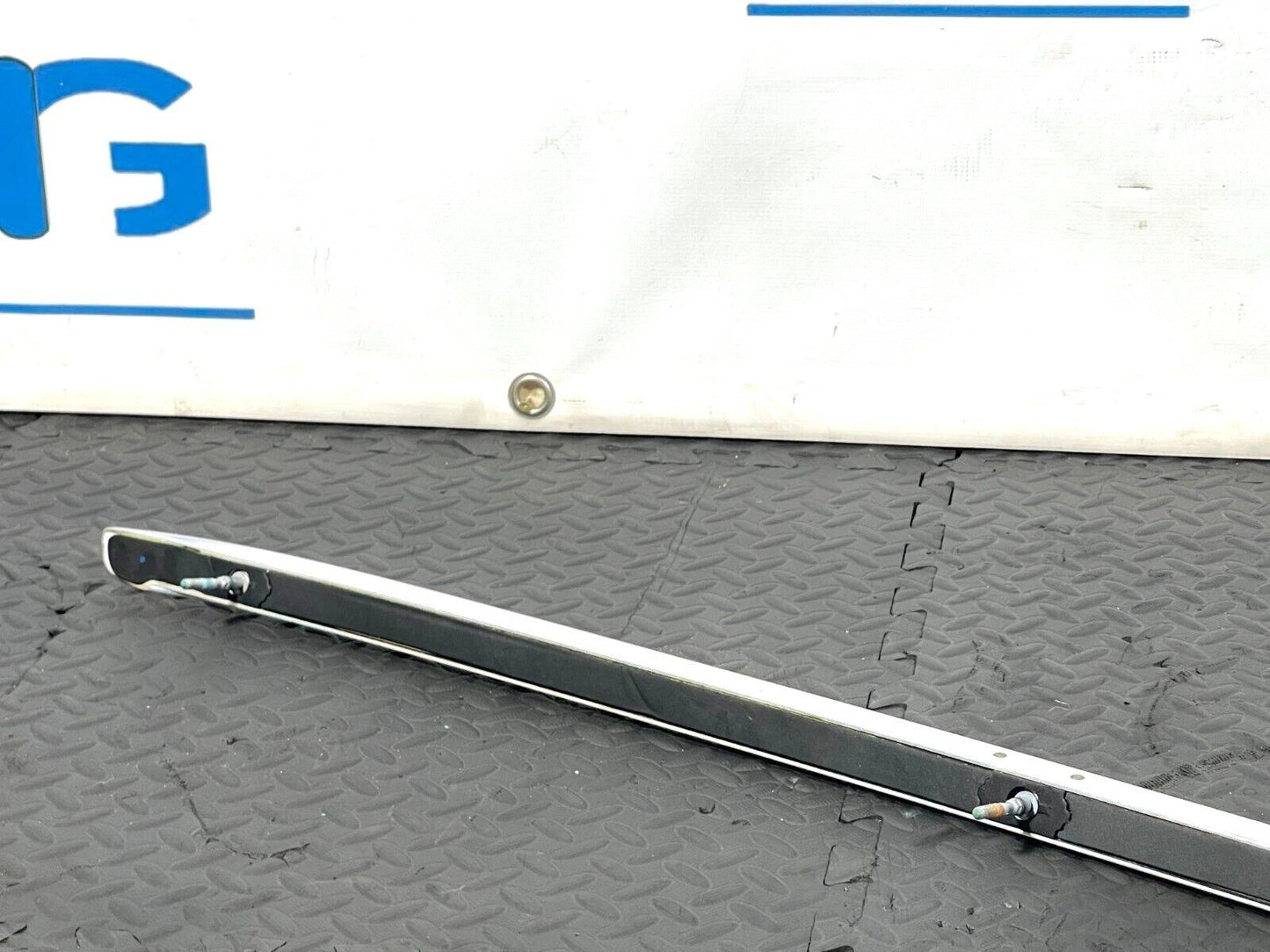 16-19 AUDI A4 B9 AVANT GENUINE ROOF RAIL ESTATE PASSENGER SIDE 8W8860021