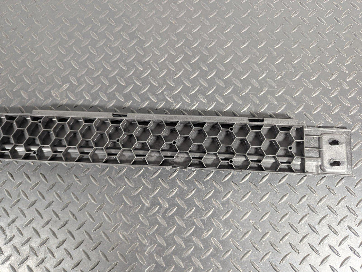 11-19 MERCEDES BENZ ML W166 BOOT FLOOR RAIL TRIM COVER  LEFT SIDE A1666841131