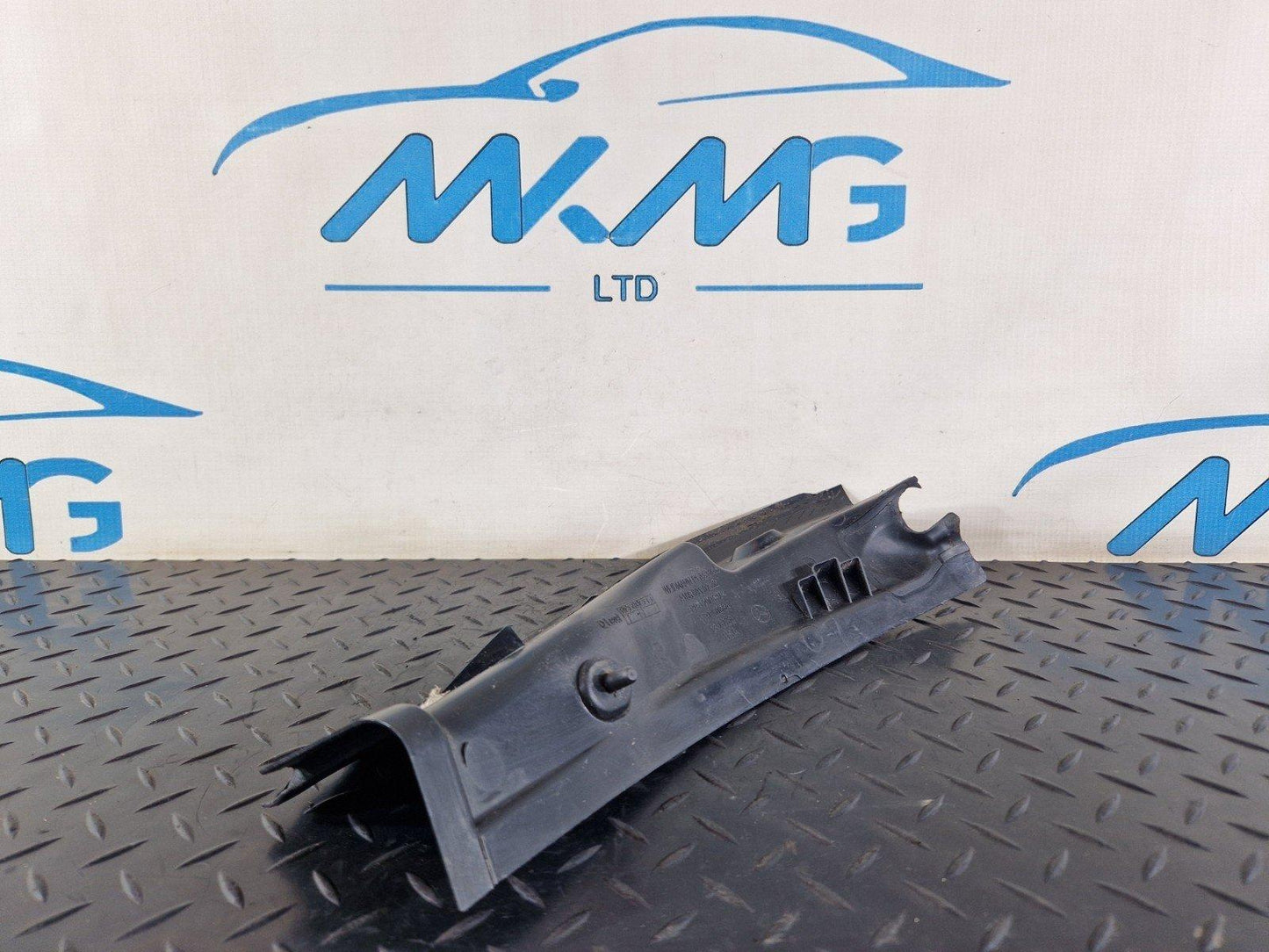 11-19 MERCEDES BENZ ML W166 GENUINE REAR RIGHT SIDE SEAL TRIM A1666910208