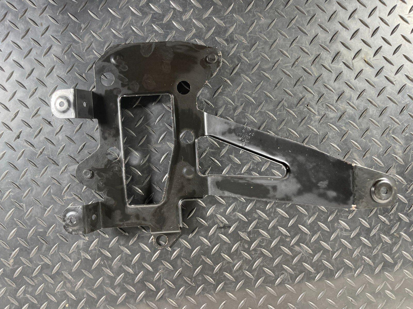 17-20 VW GOLF MK7.5 HIGH VOLTAGE HEATER CORE BRACKET 5QE819134A