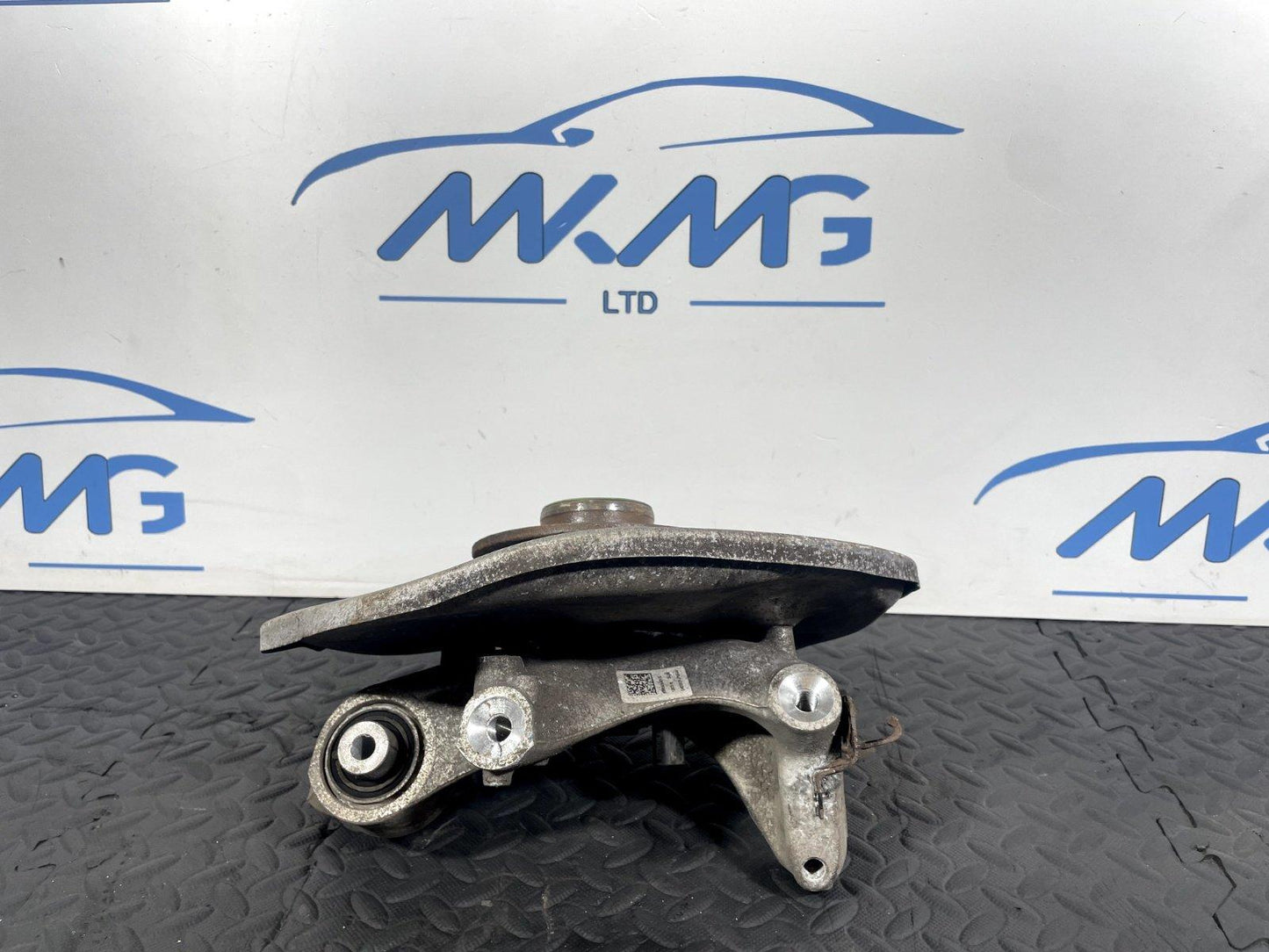 16-19 AUDI A4 B9 S-LINE GENUINE REAR LEFT N/S WHEEL HUB & BEARING 8W0505459 E